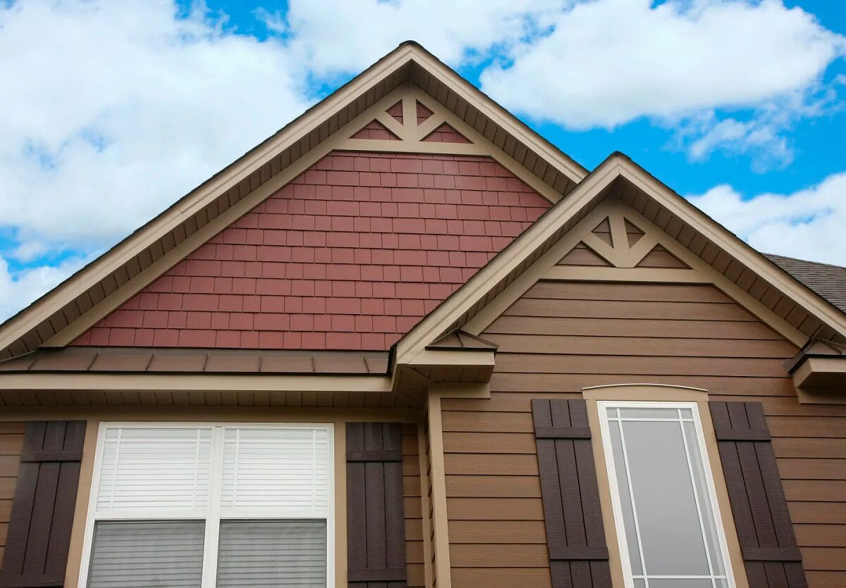 Сайдинг дранка фронтон. Отделка фронтона. Окна на фронтоне. Отделка фронтона частного дома. Обшивка фронтона.