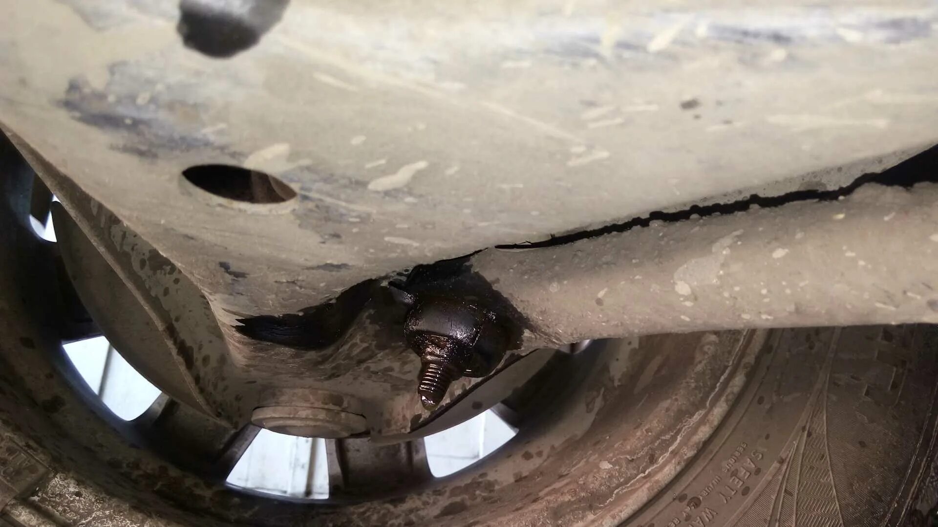 Стуки логан. Люфт колеса логан. Рено логан 1 стук в передней подвеске слева. Стуки логан. Глухой стук.