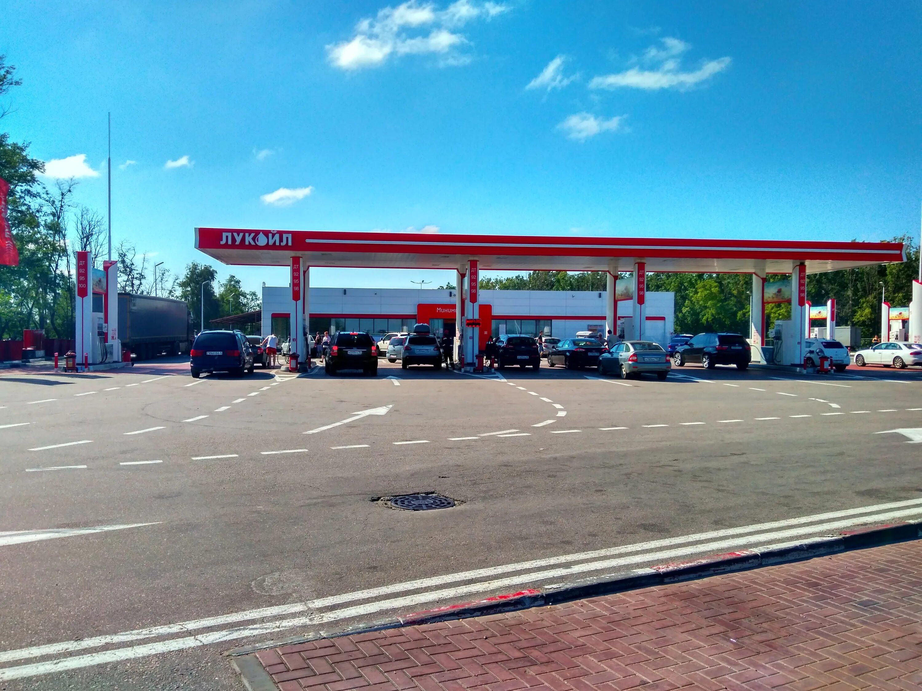 Морозовск заправки. Махачкала fuel 1. Ворошилова 3. Лукойл азс 36715. Заправка подсолнух острогожская.
