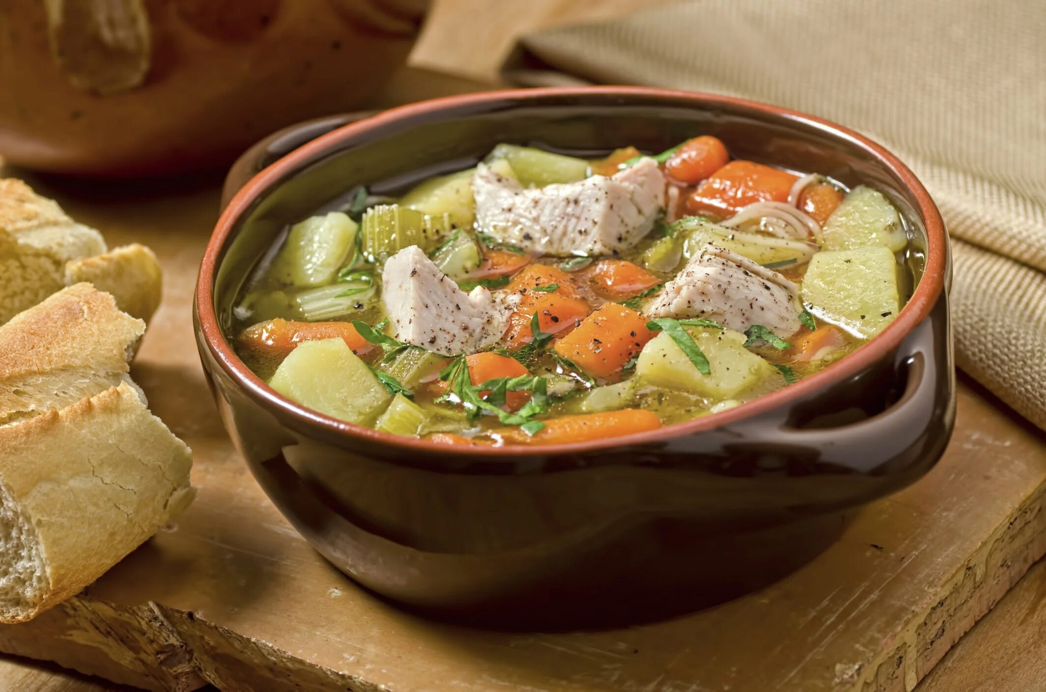 Суп на костях индейки. Для супа. Овощной суп с индейкой. Рагу из овощей с бульоном. Суп с индейкой и овощами.