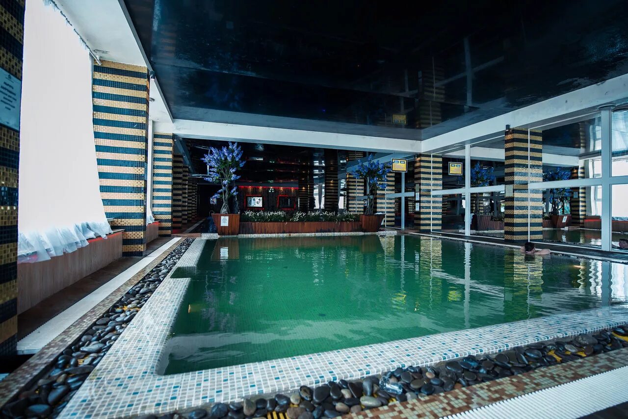 Бассейн под открытым небом красногорск. Морской прибой анапа. Море а море челябинск. Шорхаус крокус ресторан. Море море красногорск.