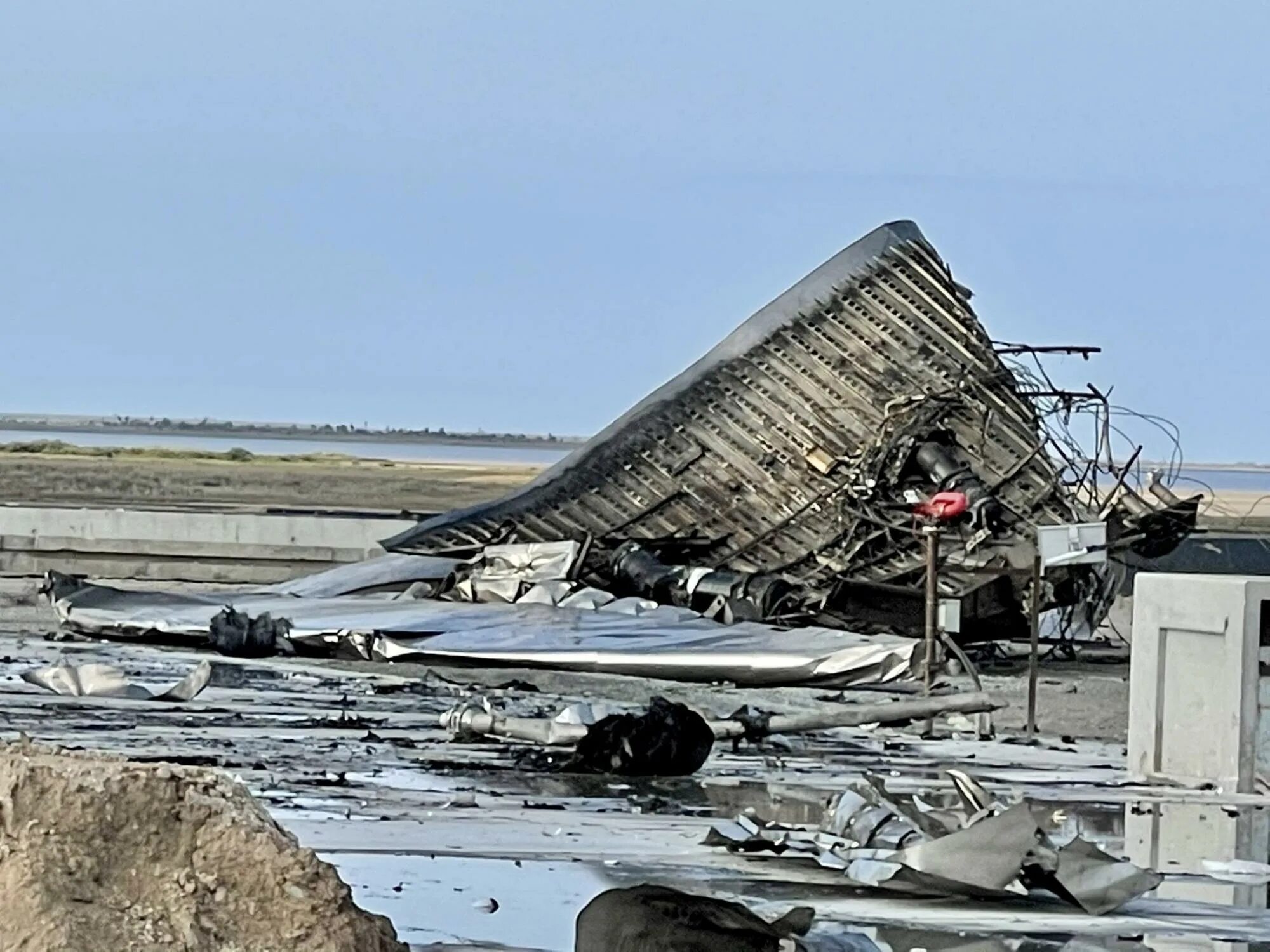 Космос-262. Отходы балок. И в новостях покажут обломки. Обломки лайнера америка. Корабль маска взорвался.