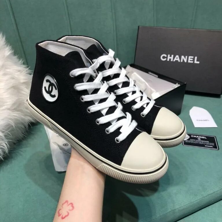 Кеды chanel. Кеды 2024 с Chanel. Chanel бархатные кеды. Кеды Шанель женские оригинал. Кеды Шанель женские оригинал 2023.