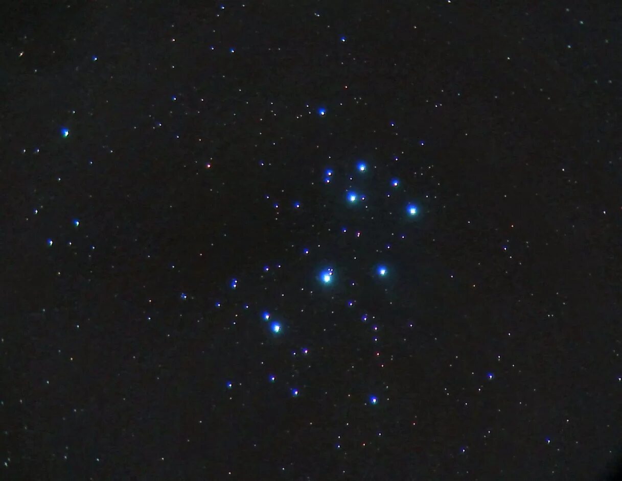 яркая звезда на небе. звезда на небосклоне. 100 звезд на небе. самая яркая звезда в ночном небе сириус. звезда сегин в созвездии кассиопеи.