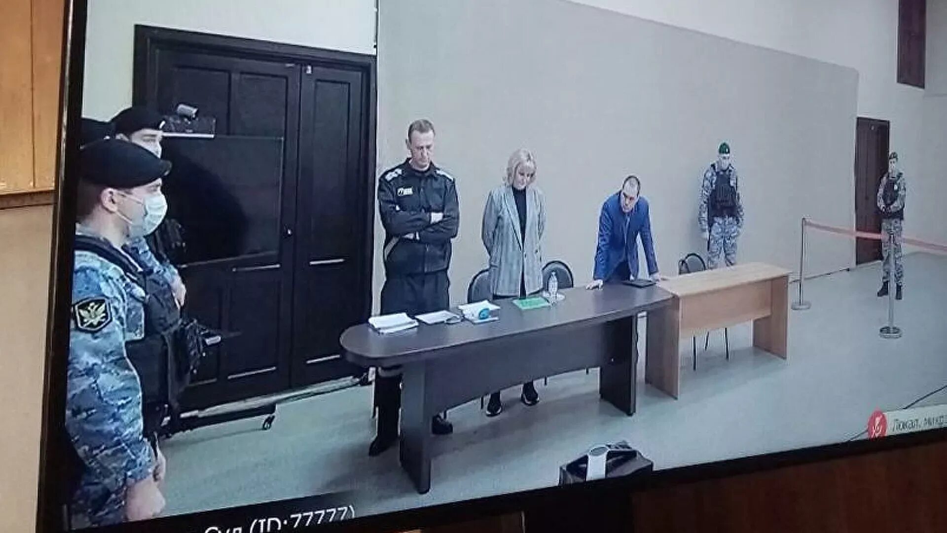 Суд приговорил Алексея Навального* к 9 годам колонии строгого режима. Навальный в колонии строгого режима.