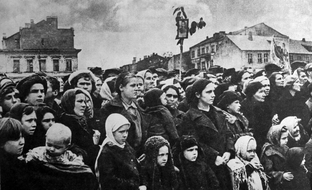 16. Сталинград война 1941-1945. Жители города в великую отечественную войну. Военные кадры. Убитые мирное население вов 1941.