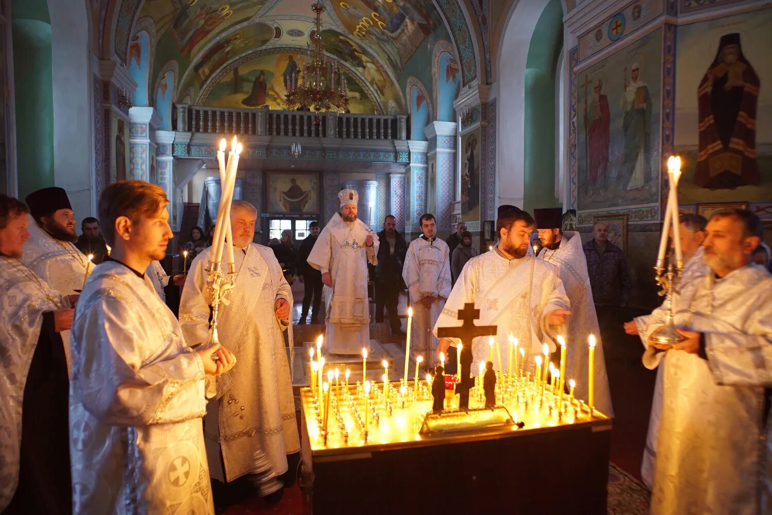 Парастас по усопшим. Димитриевская родительская суббота. Димитриевская родительская суббота служба. Алтарь в Успенском соборе во Владимире.