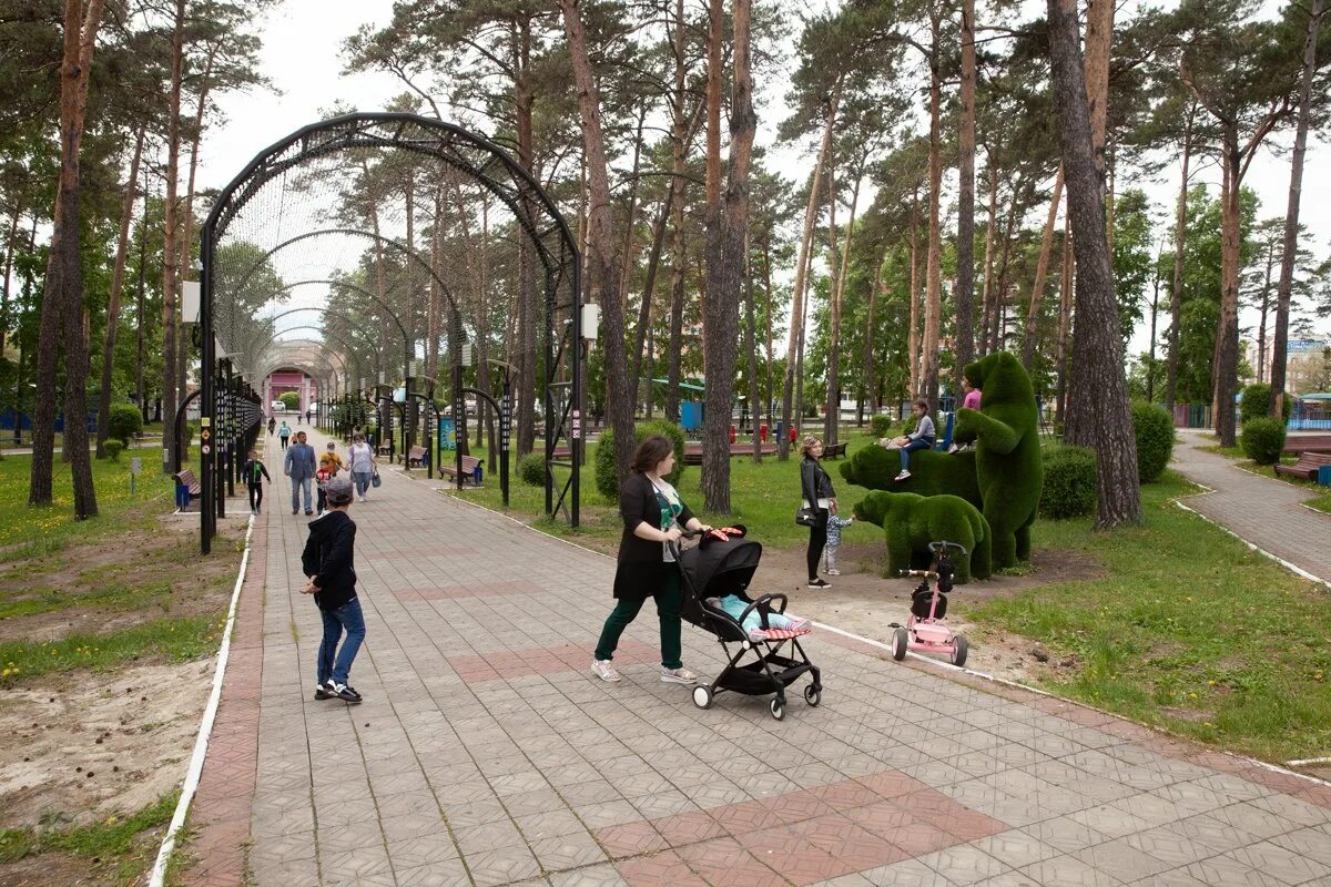 Население белогорска амурской. Белогорск Амурская область парк. Городской парк Белогорск Амурская. Городской парк г Белогорск Амурская область. Площадь г Белогорск Амурская область.