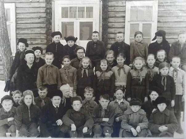 Моу сош/2 город свирск. Шольская средняя школа белозерского района. Шольская средняя школа в контакте. Белозерск школа. Шольская средняя школа.