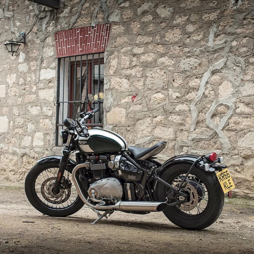 Триумф бобер. Триумф bonneville bobber. triumph боббер. мотоцикл triumph bobber. bonneville bobber black.