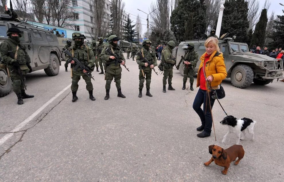 Вежливые люди в Крыму 2014. Вежливые люди в Крыму. Добрые люди Крым. Российские войска в Крыму 2014. Russia arrived