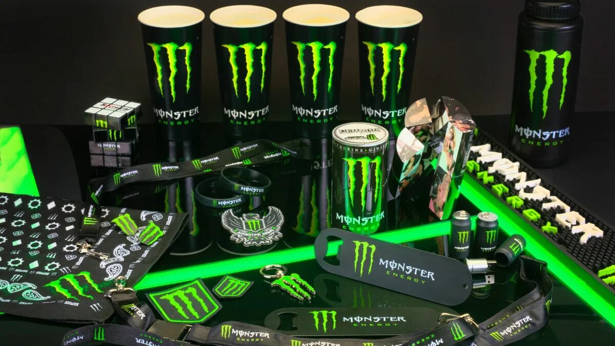 Г энергетик телефоны. Monster Energy мерч. Энергетик Монстер Энерджи. Monster Energy Merch. Энергетик монстр мерч.