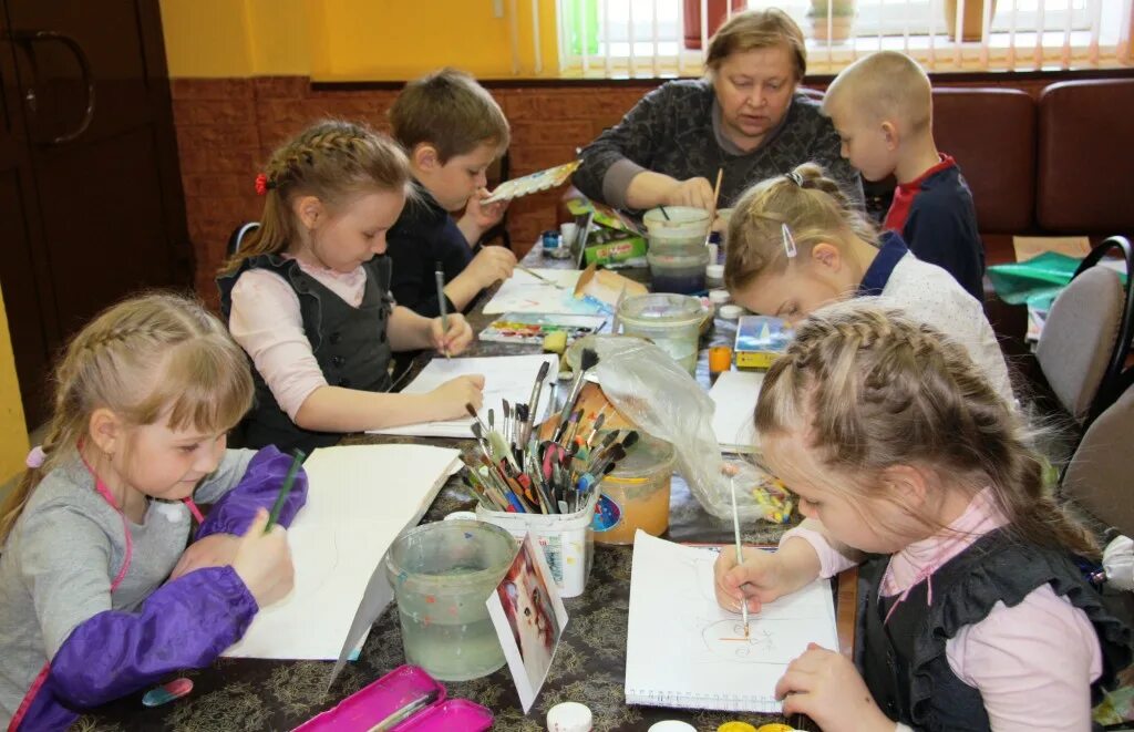 Изо кружка. Кружок изобразительного искусства. кружок изостудия. кружок изобразительных искусств фото. акварелька в жулебино.
