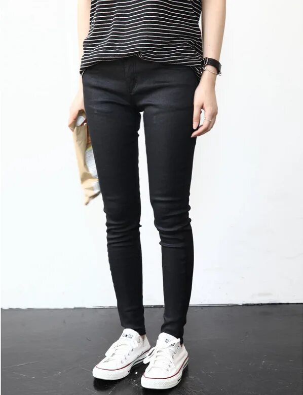 Лучшие черные джинсы. Черные джинсы. Черные кеды и джинсы. Скинни джинсы черные. Чёрные джинсы женские.