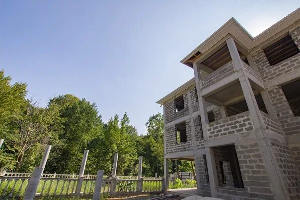 Лазурная долина. Орел изумруд адлер. Лазурная долина сочи. Лазурная долина сочи. Лазурный берег горный кластер сочи.