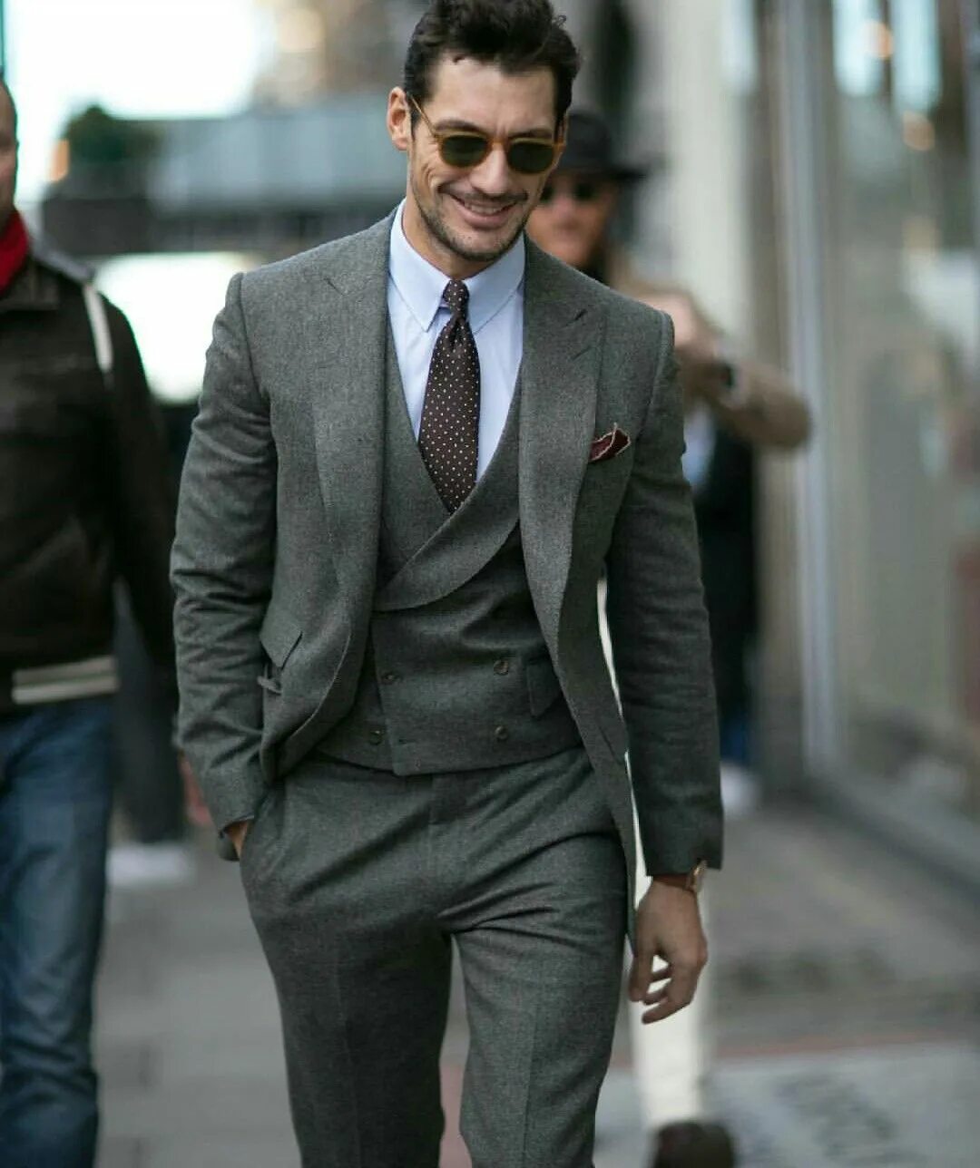 Ты на стиле я на строгом. David Gandy Grey Suit. Дэвид Ганди стиль одежды. David Gandy деловой костюм. Дэвид Ганди стильные образы.