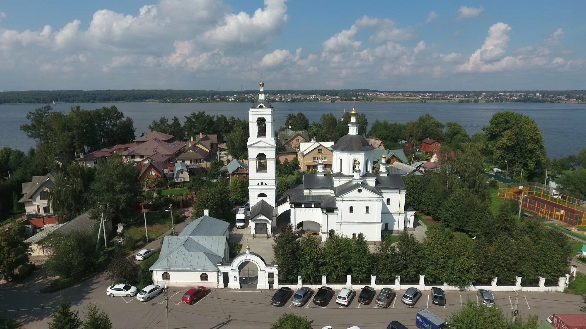 Троицкое московская область фото. Храм в Троицкое Мытищинский район. Село Троицкое Мытищинский. Село Троицкое Московская область Мытищинский район. Церковь в селе Троицкое Мытищинский район.