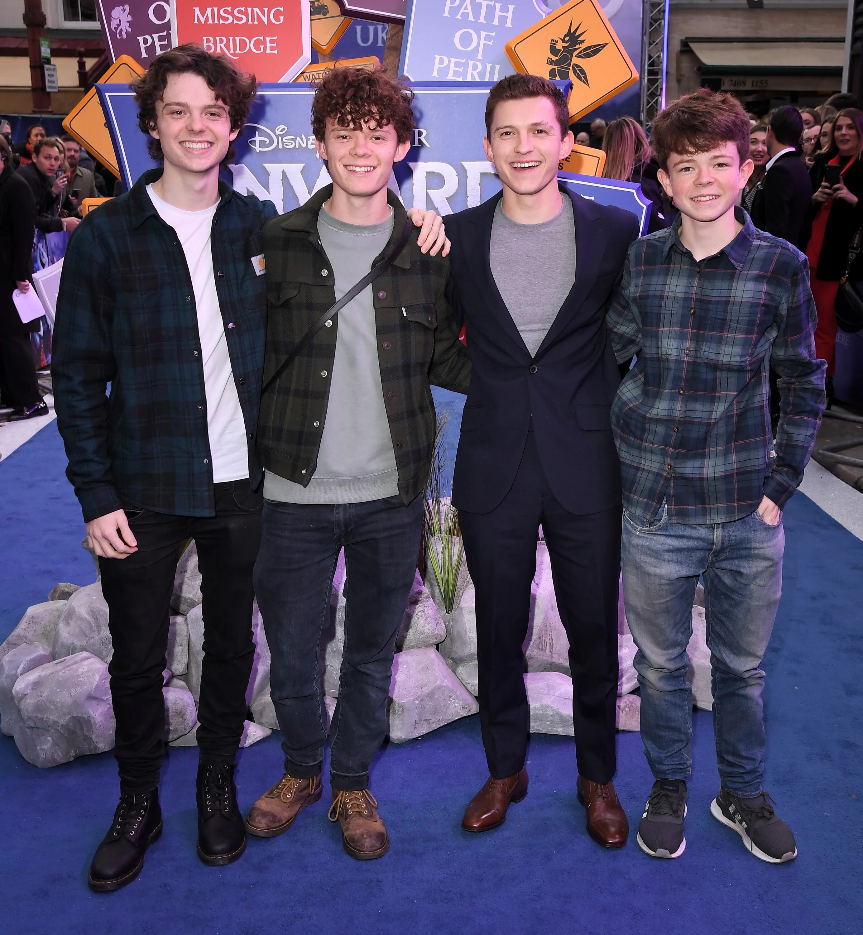 Гарри холланд и том холланд братья. Сэм страйк. Сэм страйк фото. Sam clemmett альбус. Сэм и гарри холланд.