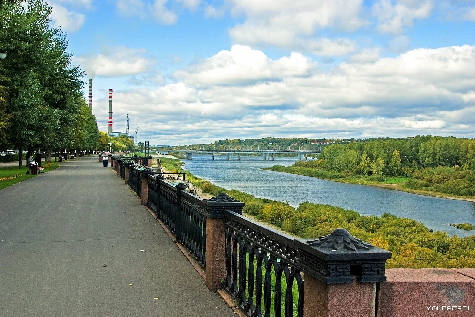 Погулять кемерово. Набережная реки Томь в Кемерово. Притомская набережная Кемерово. Река Томь Кемерово. Набережная реки Томи.