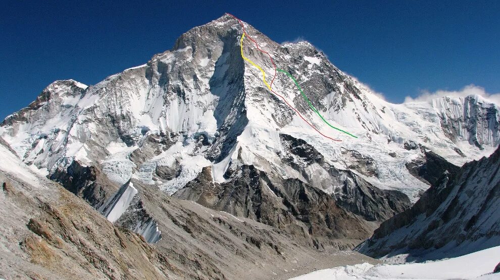 Самая большая гора в мире по площади. Макалу Гималаи. Макалу гора. Эверест Лхоцзе Макалу. Гора Макалу высота.