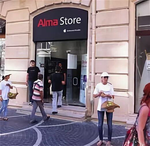 Alma store. Магазин Apple Store в Баку. Алма стор в Баку. Альма магазин. Магазин Apple в алмазе.