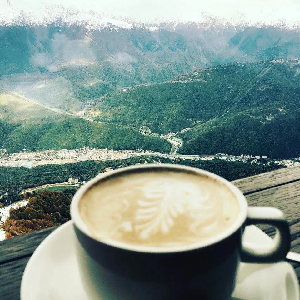 Утро ди. Доброе утро Сочи. Доброе утро Сочи горы. Кофе в горах Сочи. Сочи горный доброе утро.