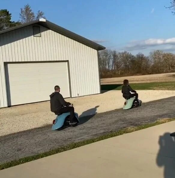 Негр держит rtx 3080 в руках. Энтузиаст сделал. Энтузиаст сделал. Энтузиаст сделал. Серия симпсонов про аниматроников.