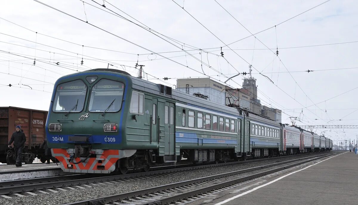 Поезд татарская омск. Эр2 Омск. Эд4м 62-301. Эд4м Западно-Сибирская ЖД. Станция Мариановка Западно-Сибирская железная дорога.