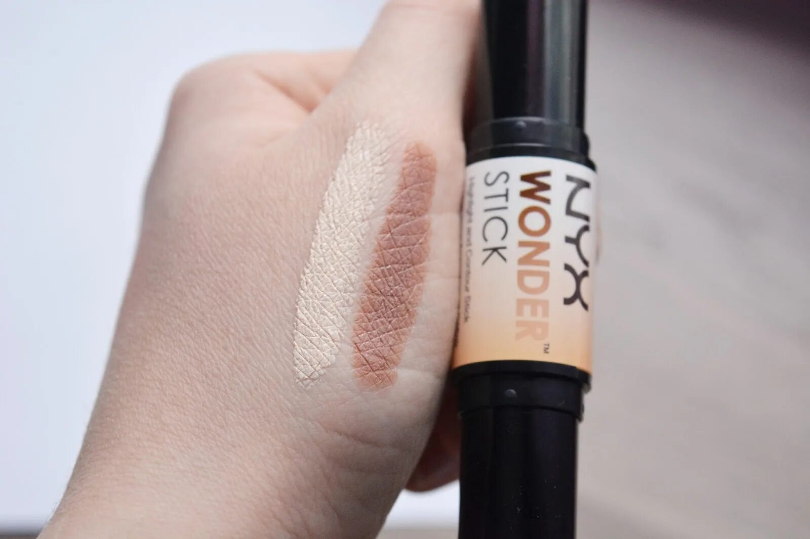 Tlm wonder stick highlight and contour. Стик. Nyx wonder stick - двойной карандаш для контурирования. Корректор стик никс. Wonder stick.