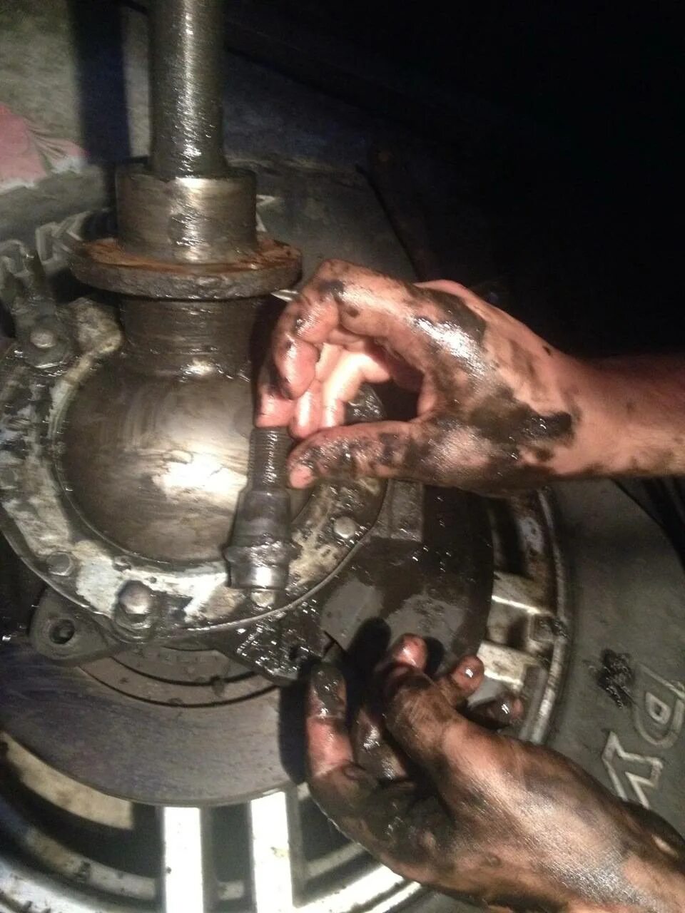 Регулировка шкворней поворотного кулака уаз патриот. Подтянуть шкворня на уаз патриот. Ремкомплект шопк уаз. Регулировка шкворней уаз 469. Регулировка поворотного кулака уаз 469.