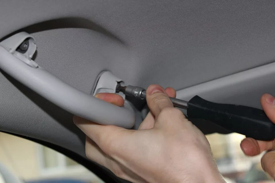 Как снять ручку автомобиля Как снять ручку стеклоподъёмника на ВАЗ-2114: фото и видео