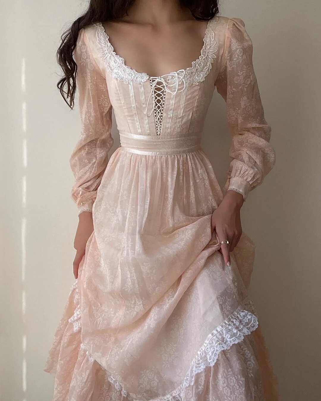 Бареж. Gunne sax платья. барежевое платье. барежевое платье с бледно-синими разводами. барежевый цвет.