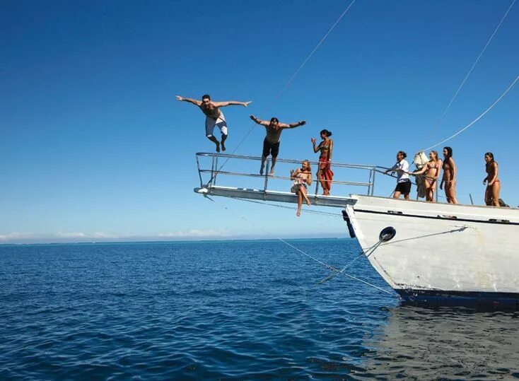 Африканец в лодке. Sailing adventure. Sailing adventure. South sea adventure. Рыбаки в африке на лодках.