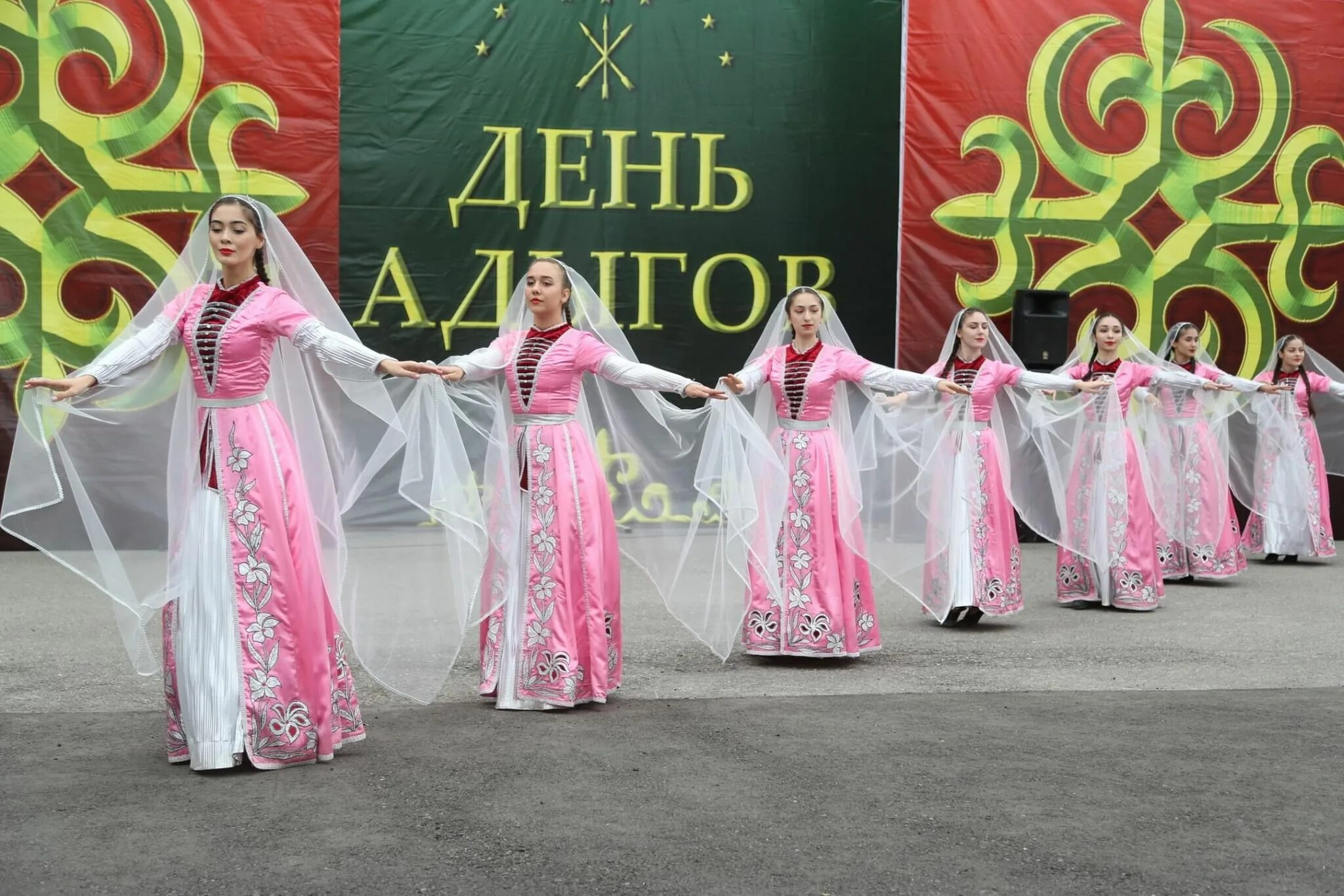 (20 Сентября - день адыгов (Черкесов). День Возрождения адыгского народа. День Возрождения адыгов. Национальные праздники КБР.