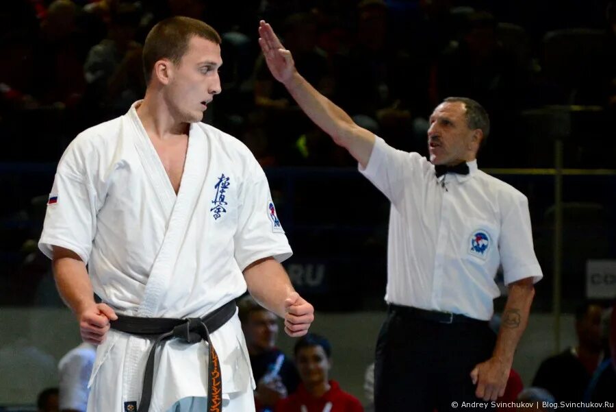 Каратэ wkf рефери. Судьи каратэ. Судейская форма каратэ wkf. Судейская форма карате. Судьи каратэ.