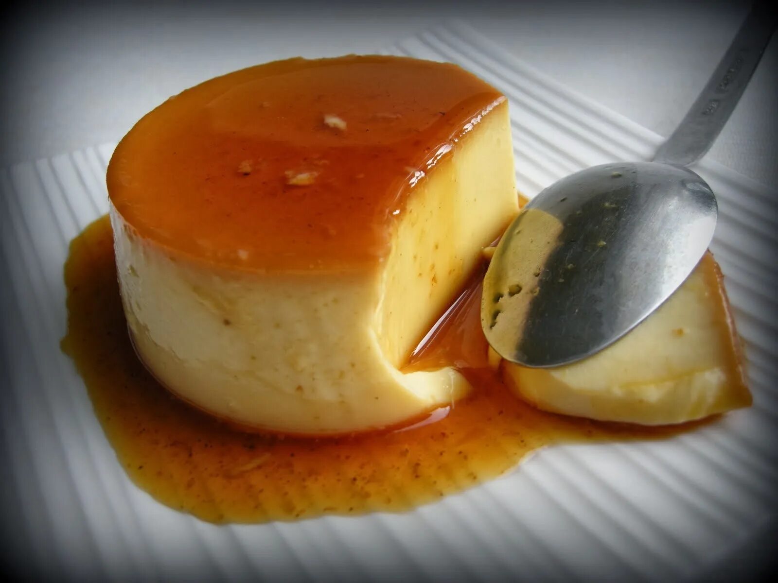 Пудинг кастард. Крем-карамель Флан. Крем карамель Creme Caramel. Десерты из яиц. Вкус пудинга