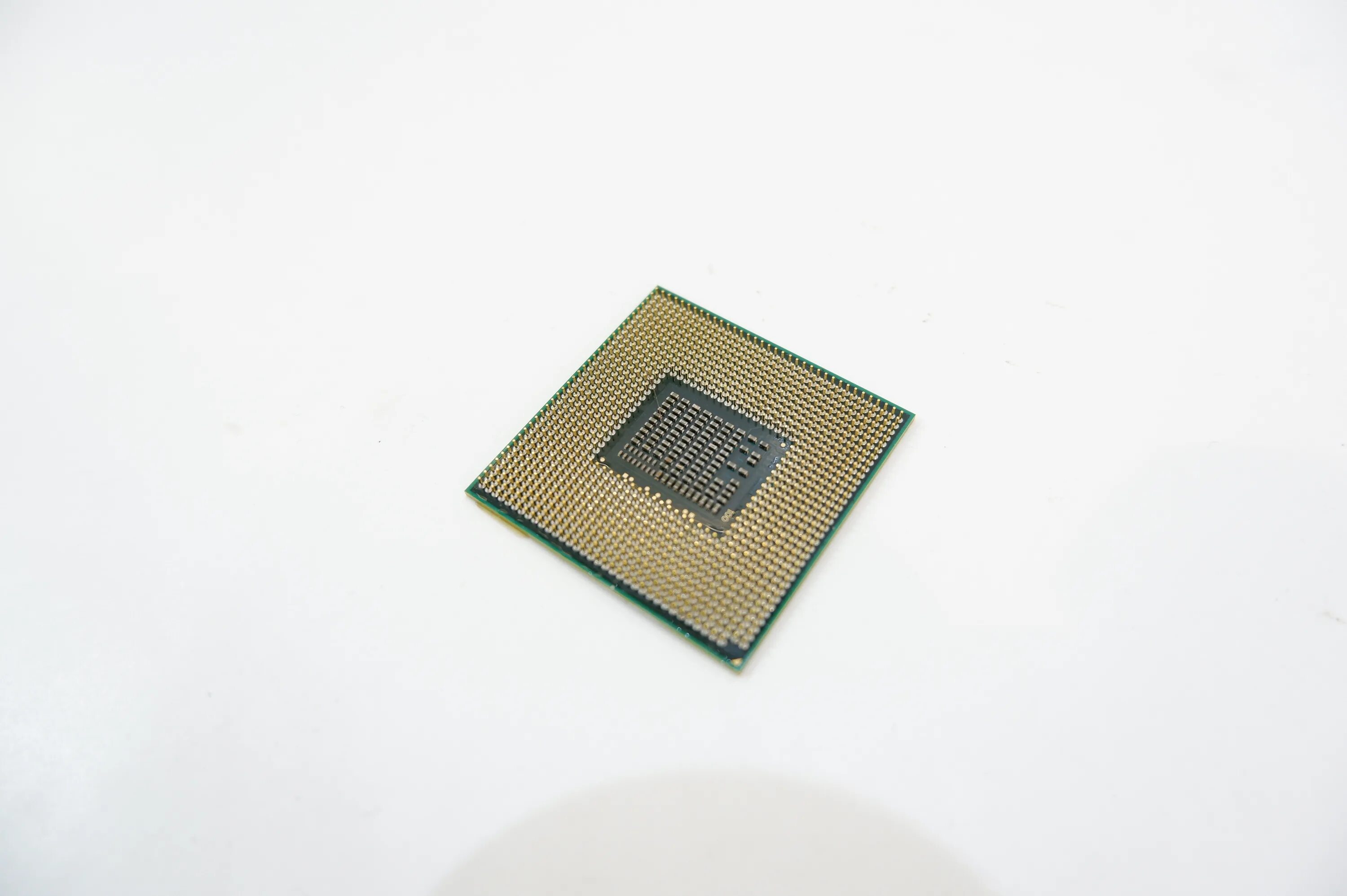 Процессор intel core i3 сокет. I3 2310m. Socket g2 rpga988b. Intel i3-2310m. Core i3 2310m Socket.