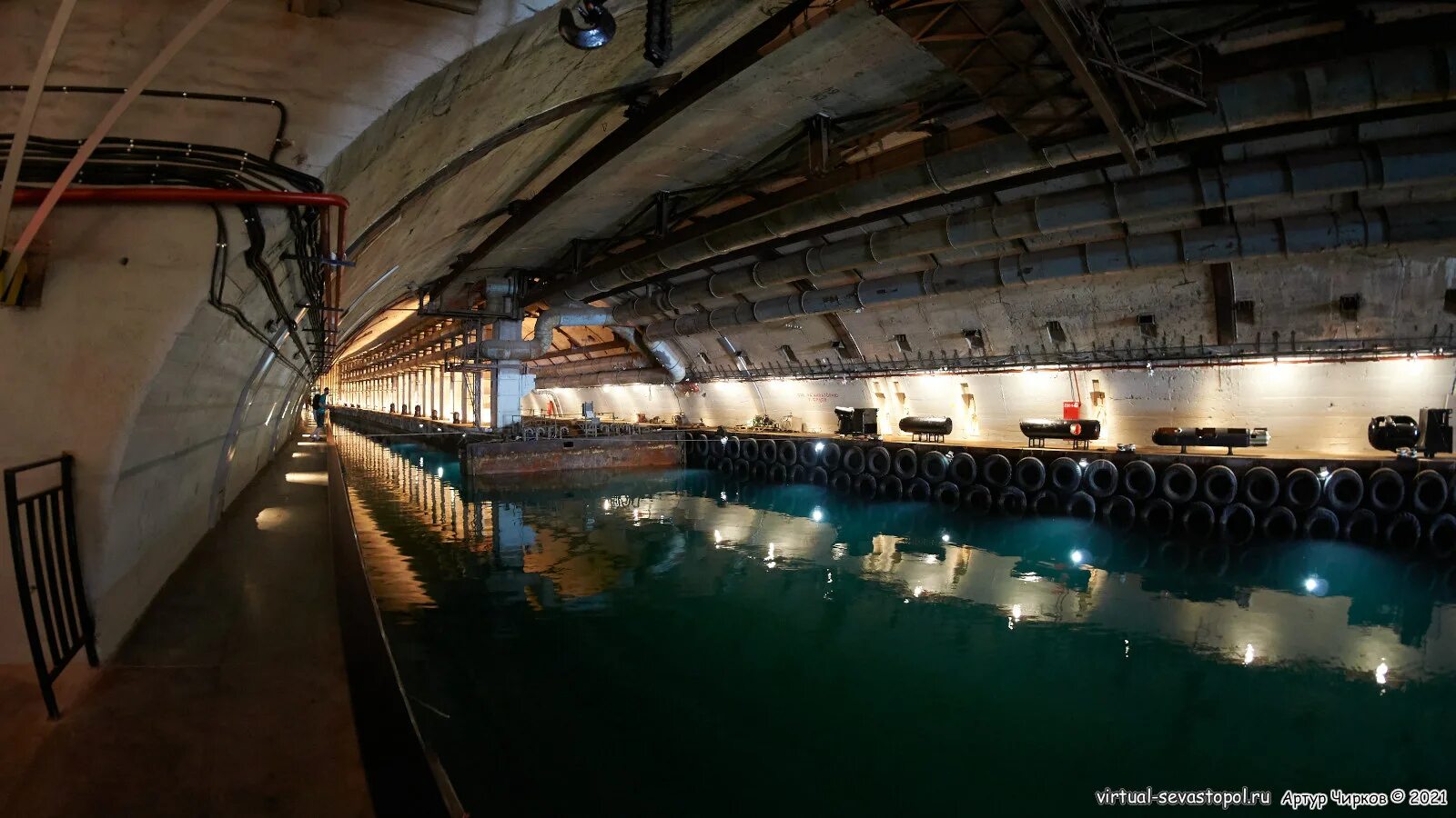 Балаклава музей подводных лодок. Музей подводных лодок Севастополь. Подводная лодка в Балаклаве музей. База подводных лодок в Балаклаве.