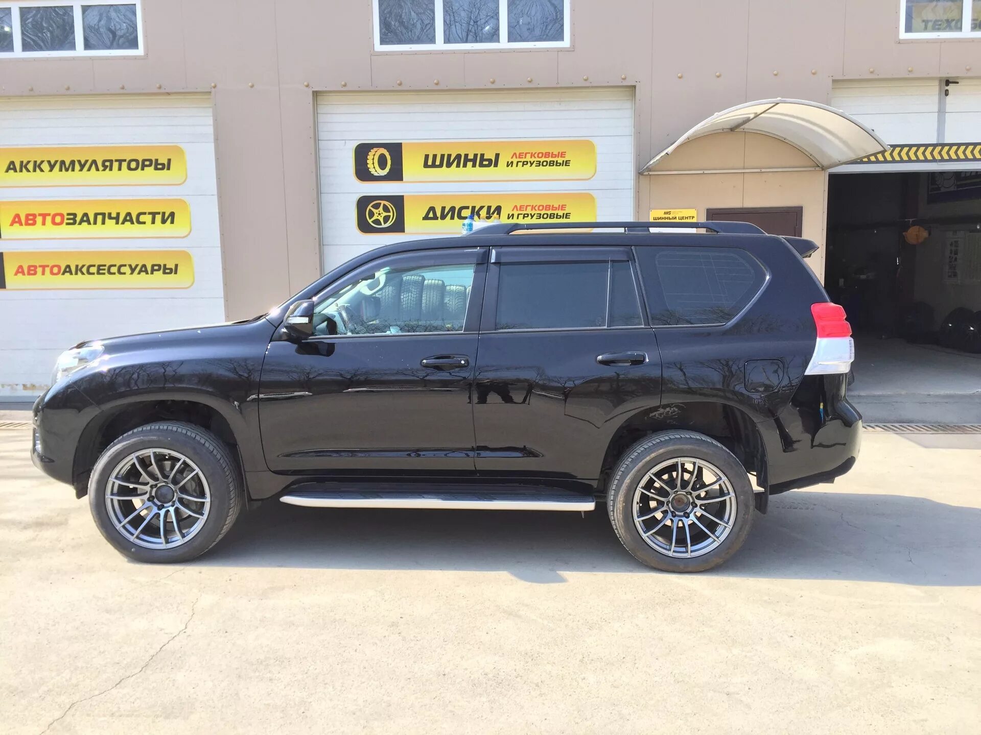 Диски прадо размеры. Toyota land cruiser prado 20 колеса. диски тойота ленд крузер прадо 150. диски на toyota land cruiser prado 150. toyota prado 20 дюймов диск.