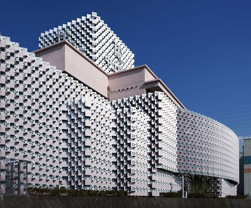 Реконструкция клиники. Клиника архитектура. Архит клиника. Perforated Panels Architecture Design. Architecture Japan facade details.