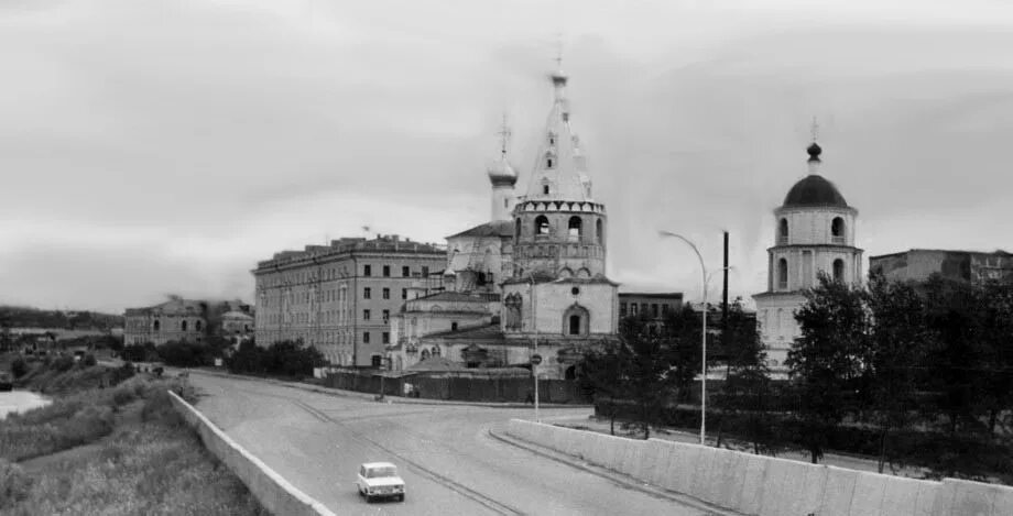 Иркутский политехнический институт фото. Академгородок иркутск 1970. Старый парк маяковского екатеринбург. Ресторан фихтельберг иркутск. Бгу институт народного хозяйства.