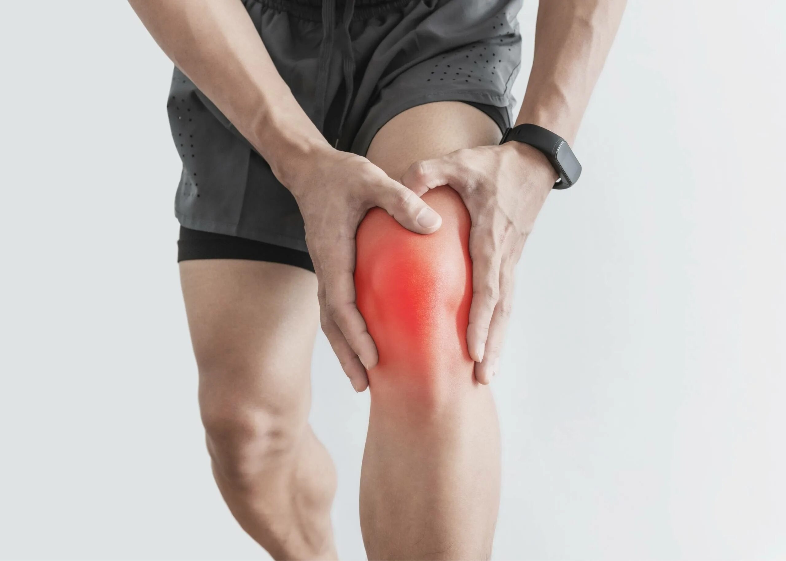 Чем снять боль в колене. Ортопедия боли в суставах. Болит сустав в колене Shutterstock. Боль в суставах коленей причины.