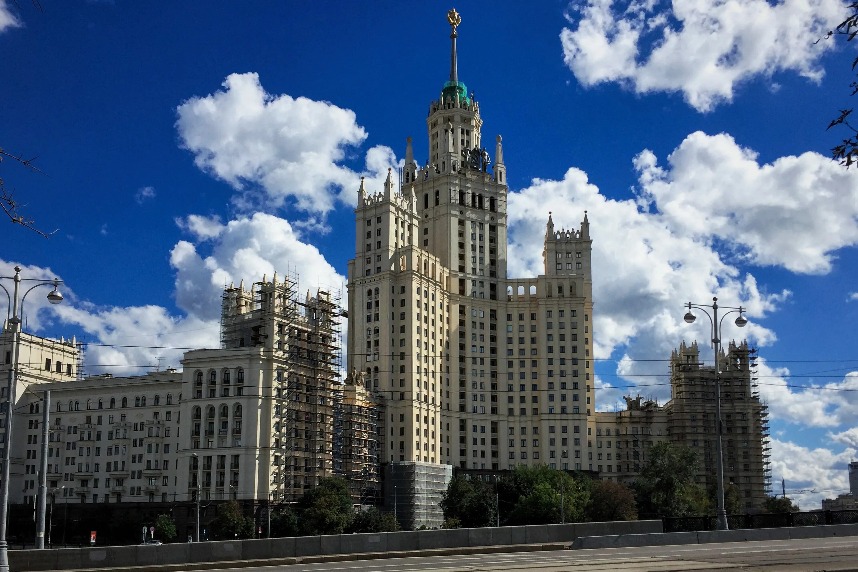 Высотка на котельнической набережной. Дом на котельнической кто живет. Высотка на котельнической набережной 1/15. 21. Сталинская высотка на набережной в москве.