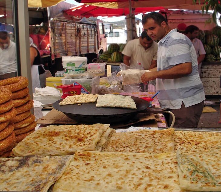 Турецкий хлеб экмек. Турецкая уличная кухня. Питание в Турции. Турецкий стрит фуд.