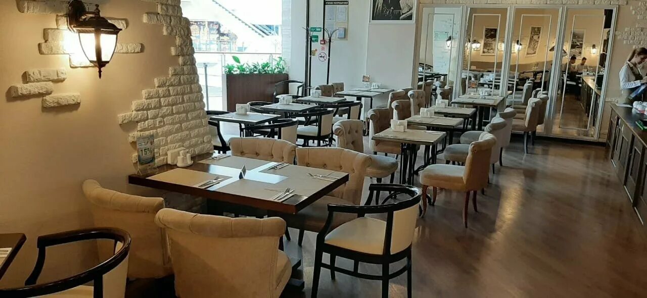 Ресторан красота москва гастротеатр. Интерьер ресторана с мягкими панелями. Новогоднее банкетное меню. Рестораны с программой в москве. Башня око москва сити ресторан birds.