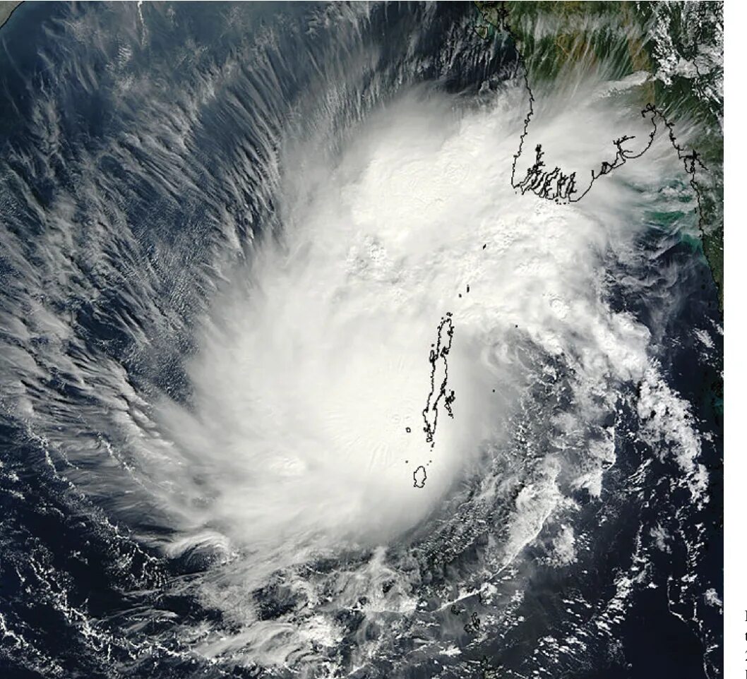 Город сен пьер цунами. Ветра тихого океана. Природные явления торнадо цунами. Таиланд 2012 цунами. Антананариву шторм.