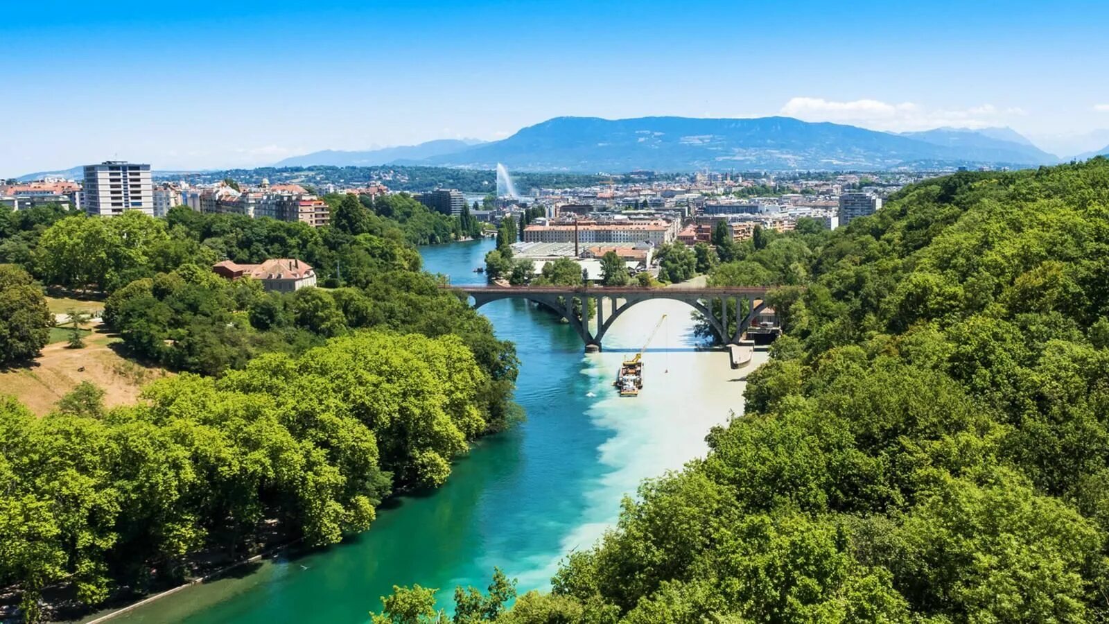 Река Рона в Швейцарии. Река Рона во Франции. Женева Швейцария слияние рек. Реки Рона и АРВ В Женеве. Рона франция