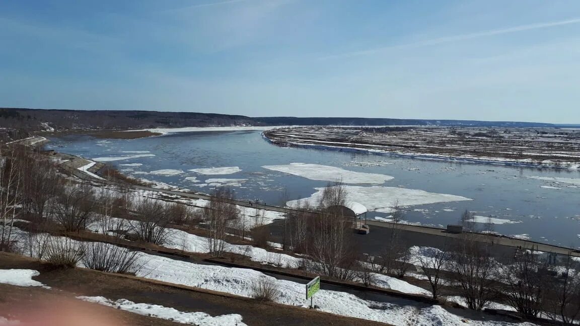 Веб камера томск река. Ледоход на реке Томь. Река Томь в Томске. Томск река Томь ледоход. Река Томь лагерный сад.