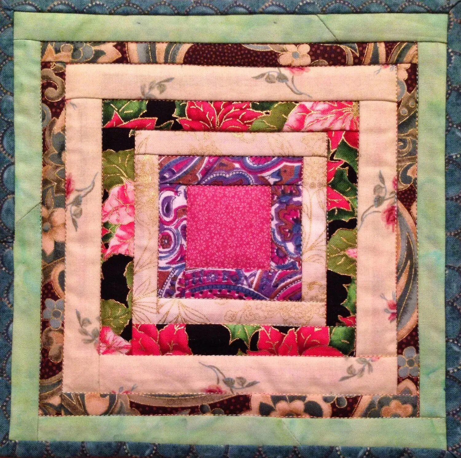 лоскутный блок колодец крученый. пэчворк блок изба колодец. пэчворк блок изба. лоскутный блок колодец гелла чара. пэчворк блок изба колодец.