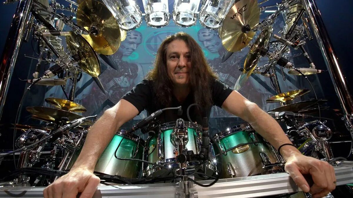 Mike музыка. Майк Манджини. Dream Theater барабанщик. Dream Theater Mike Mangini. Барабанщик Стив вай.